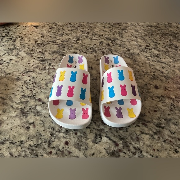 NWOT KATY PERRY PEEPS BUNNY SLIDES Sz.5 Relax poolside in the Peeps® Bunny Slide - Picture 2 of 5